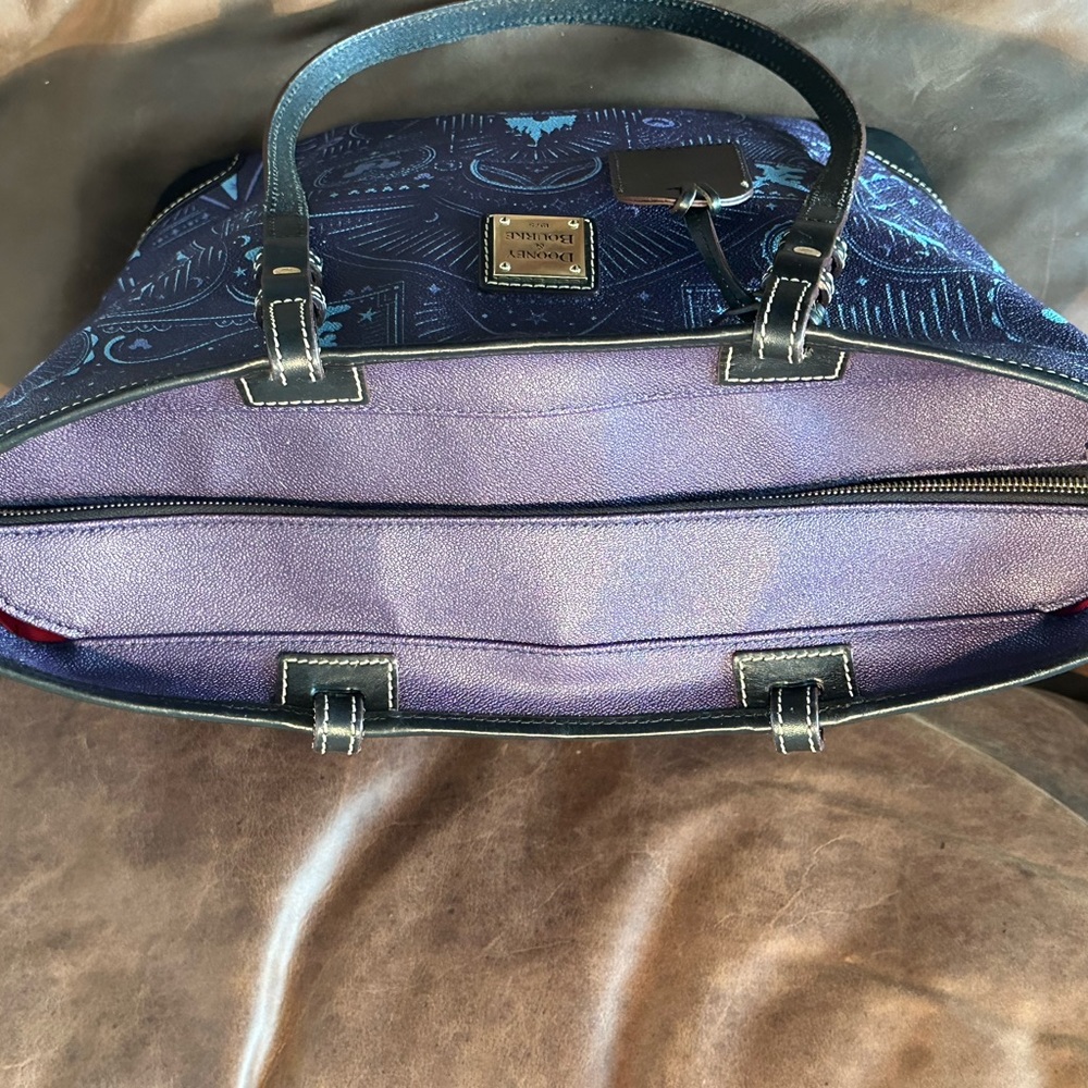 DISNEY DOONEY & BURKE 2017 park bag - Picture 4 of 15